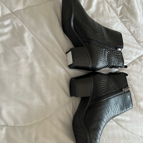 Black Boots - Picture 5 of 7